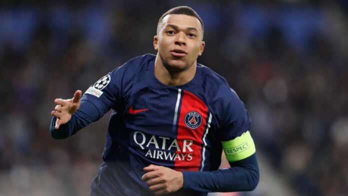 Kylian Mbappé festeja o segundo golo no Real Sociedad-PSG (Juan Herrero/EPA)