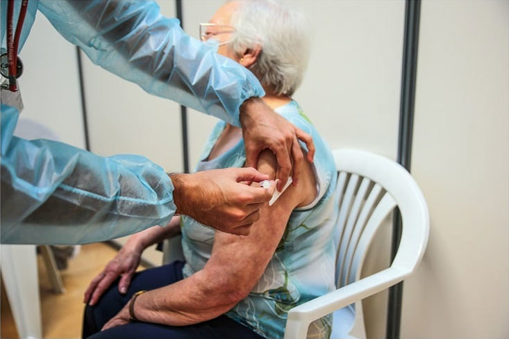 OMS na Europa diz que pelo menos 1,4 milhões de vidas foram salvas na região graças à aplicação de vacinas seguras e eficazes OMS na Europa diz que pelo menos 1,4 milhões de vidas foram salvas na região graças à aplicação de vacinas seguras e eficazes