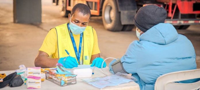 Da saúde nas fronteiras às políticas públicas, a Divisão de Saúde Migratória da OIM trabalha com governos e parceiros em todo o mundo para construir sistemas resilientes, proteger os viajantes e fortalecer a preparação